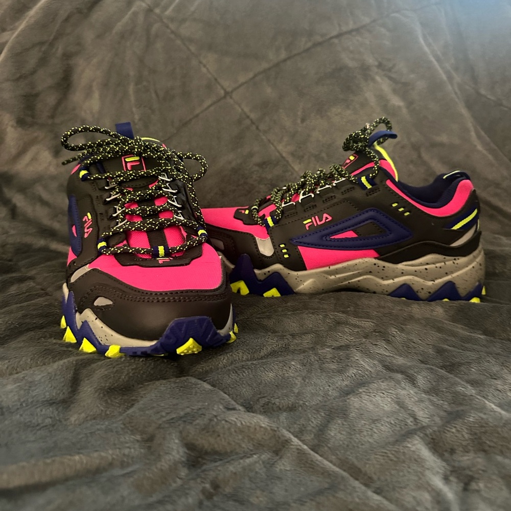 Fila Neon Pink and Black Oakmont Trail Sneakers Sz. 8.5